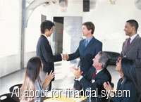 애플리케이션 구축 컨설팅을 표현하는 회의와 시스템 화면